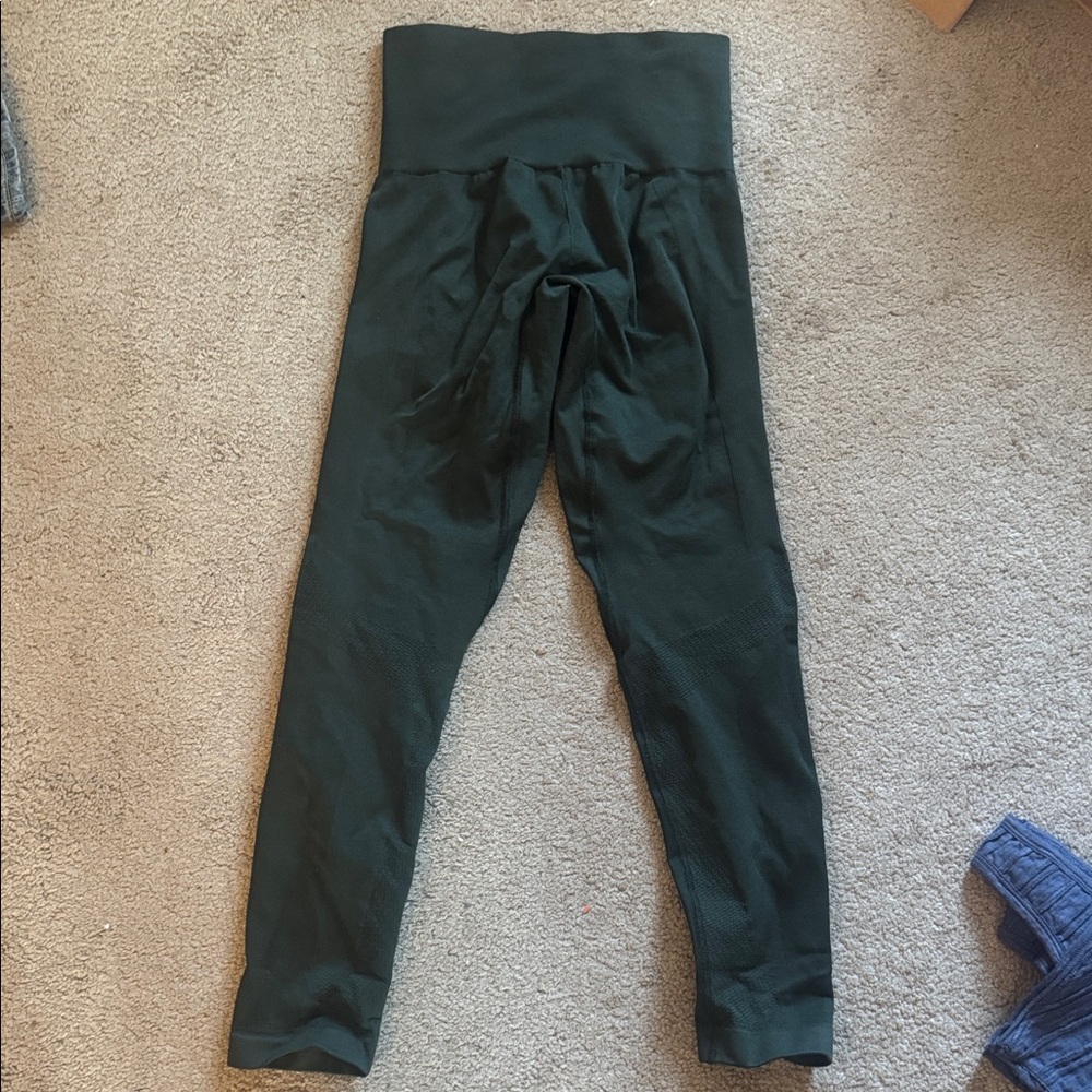 LNDR Chisel Legging in Olive Green Like New - Picture 4 of 4